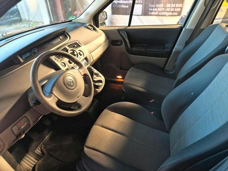 Używany Renault Scénic 97 KM (71 kW) 2003 Czerwony Minivan