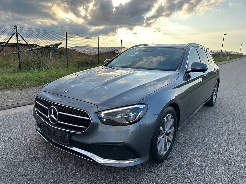 Grau Gebraucht 2021 Mercedes E200 Kombi | 24.000 € (Fairer Preis) - Bild 1/4