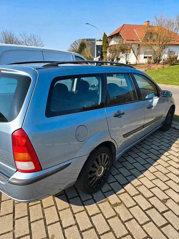 Second-hand Ford Focus 105 CP (77 kW) 2004 Albastru Break