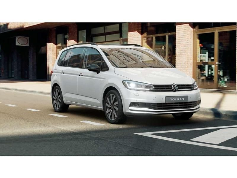 Gebraucht VW Touran Highline 150 PS (110 kW) 2025 Weiss Van / Kleinbus
