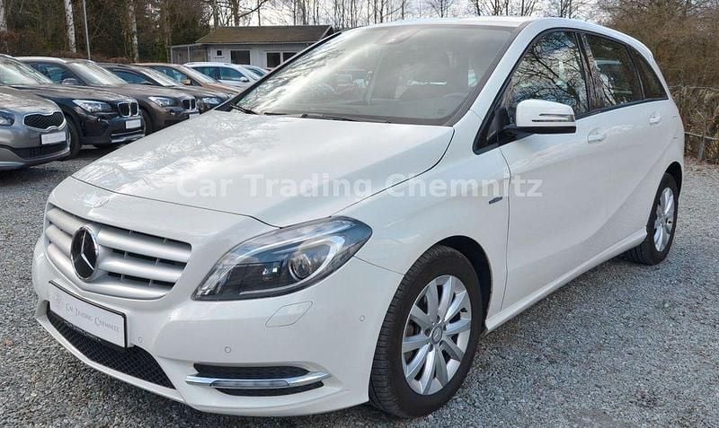 Gebraucht Mercedes B200 136 PS (100 kW) 2012 Weiß Van / Kleinbus