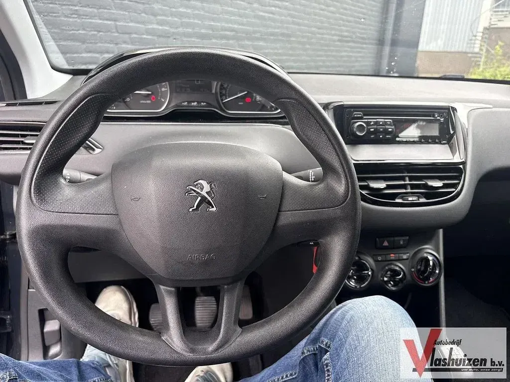 Gebraucht Peugeot 208 Access 68 PS (50 kW) 2016 Grau Kleinwagen