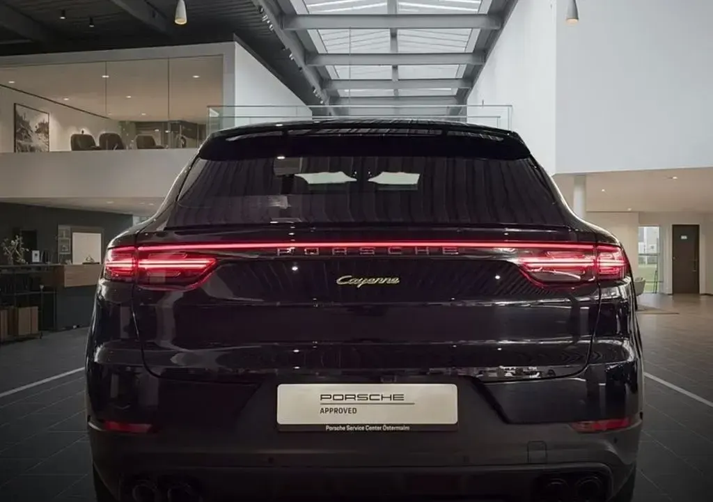 Gebraucht Porsche Cayenne 462 PS (339 kW) 2021 Tiefschwarz SUV