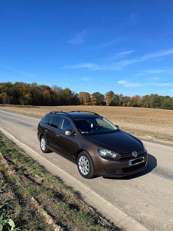 Braun Gebraucht 2011 VW Golf Limousine | 3.400 € (Guter Preis) - Bild 1/4