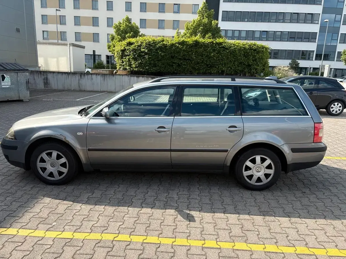 Gebraucht VW Passat 13 PS (9 kW) 2003 Silber Limousine