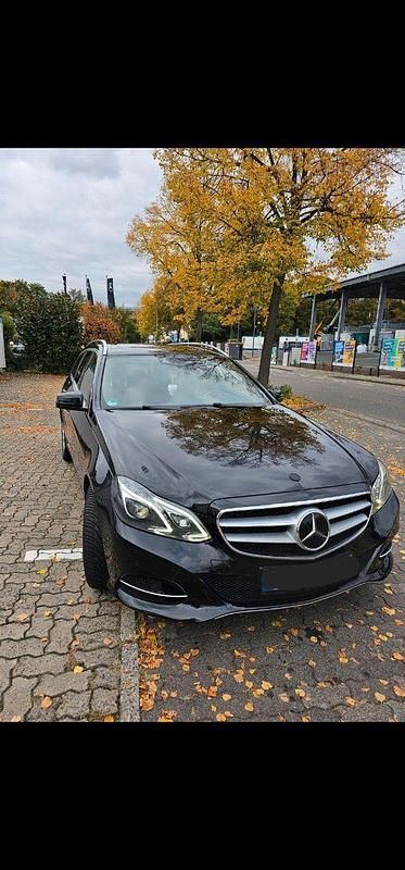 Schwarz Gebraucht 2014 Mercedes E300 Avantgarde Kombi | 13.600 € (Fairer Preis) - Bild 1/4