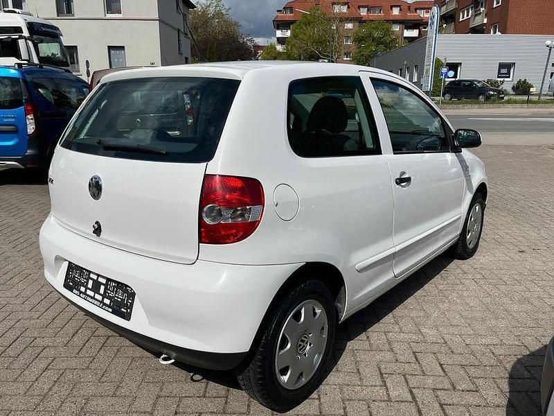 Usado VW Fox Basis 54 HP (39 kW) 2009 Branco Citadino