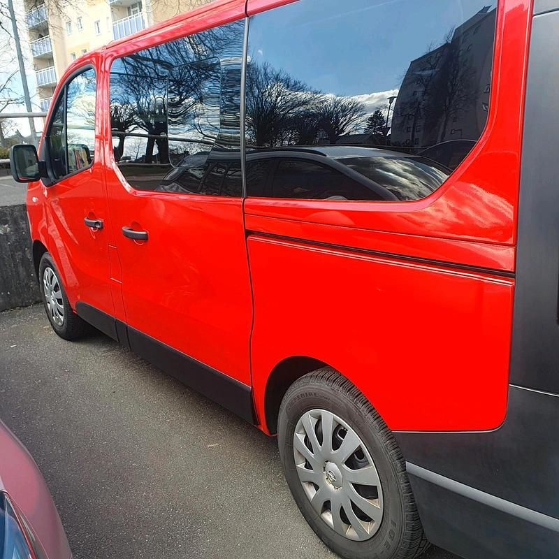 Gebraucht Opel Vivaro 120 PS (88 kW) 2014 Rot Van / Kleinbus