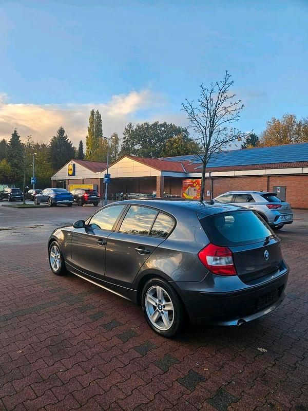 Grau Gebraucht 2006 BMW 120 Kleinwagen | 2.700 € (Guter Preis) - Bild 1/4