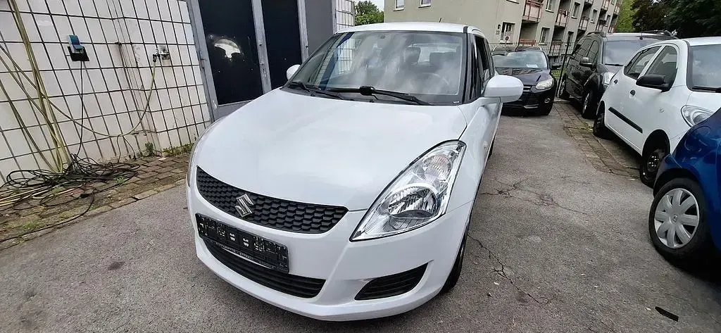 Gebraucht Suzuki Swift Club 94 PS (69 kW) 2012 Weiß Kleinwagen
