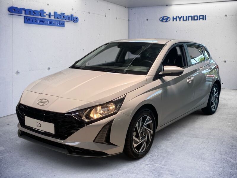 Grau Gebraucht 2025 Hyundai i20 Trend Limousine | 21.870 € (Etwas zu teuer) - Bild 1/4