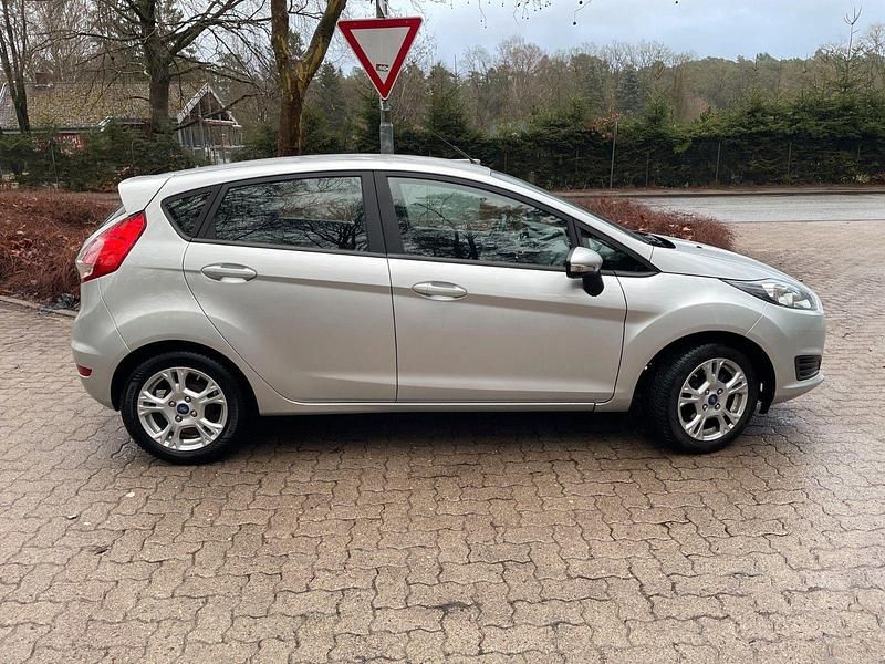 Gebraucht Ford Fiesta Trend 82 PS (60 kW) 2014 Silber Kleinwagen
