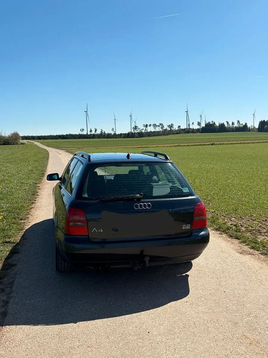 Gebraucht Audi A4 Basis 193 PS (141 kW) 1998 Schwarz Kombi