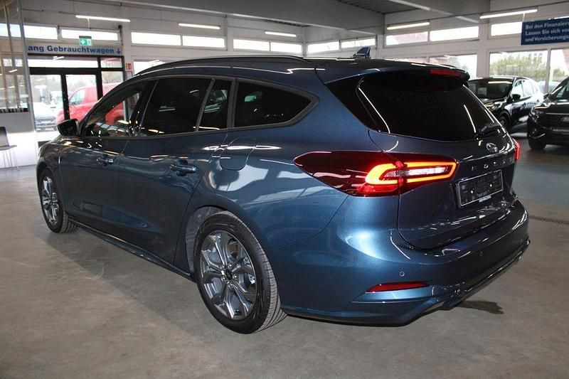 Neu Ford Focus ST-Line X 116 PS (85 kW) 2025 Blau Limousine