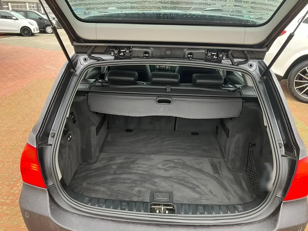 Gebraucht BMW 320 Performance 177 PS (130 kW) 2008 Schwarz Kombi