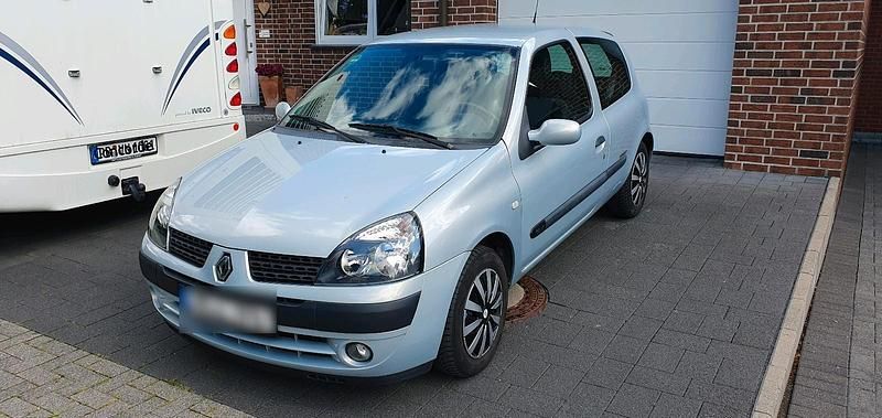 Silber Gebraucht 2004 Renault Clio II Kleinwagen | 1.600 € - Bild 1/4