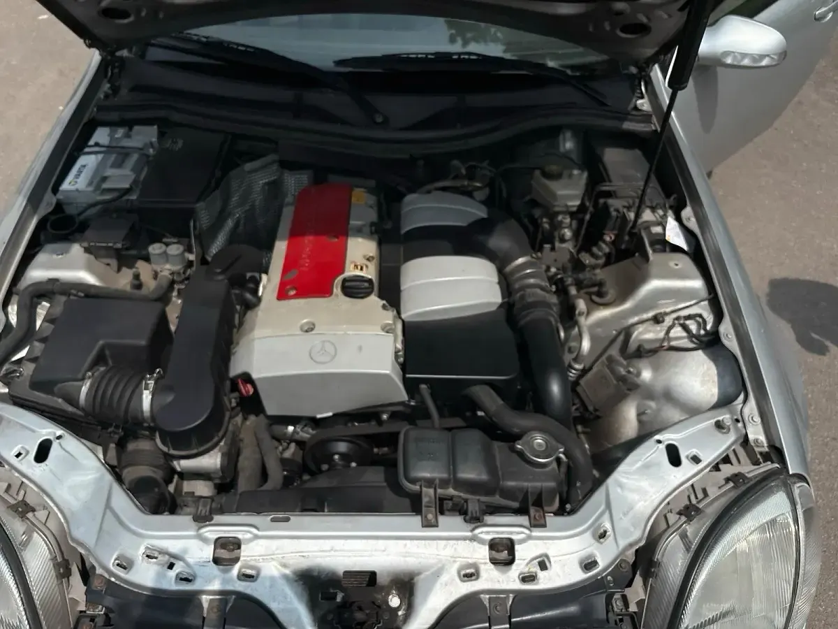 Second-hand Mercedes SLK200 163 CP (119 kW) 2010 Argintiu Cabrio