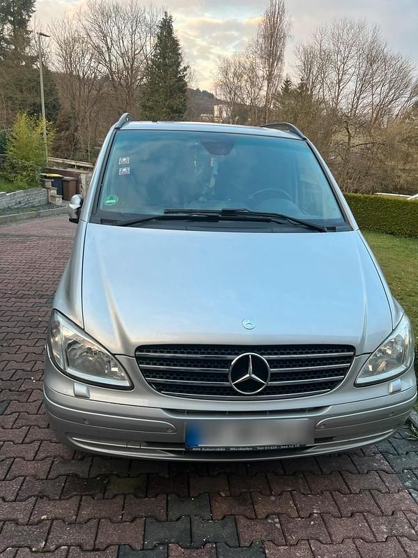 Grau Gebraucht 2009 Mercedes Viano Van / Kleinbus | 13.000 € (Fairer Preis) - Bild 1/4