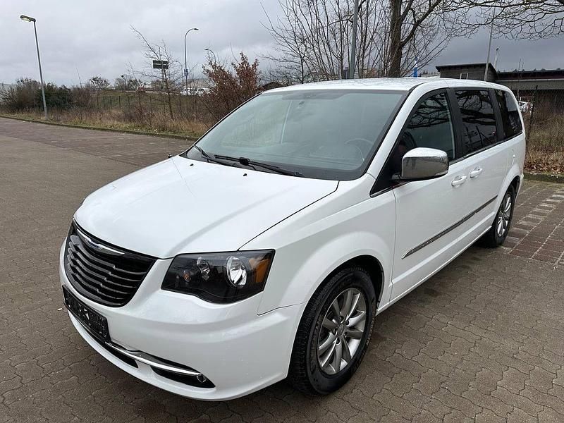 Weiß Gebraucht 2015 Chrysler Town & Country Van / Kleinbus | 8.990 € - Bild 1/4
