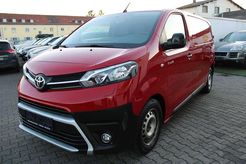 Gebraucht Toyota Proace 116 PS (85 kW) 2018 Rot Van / Kleinbus