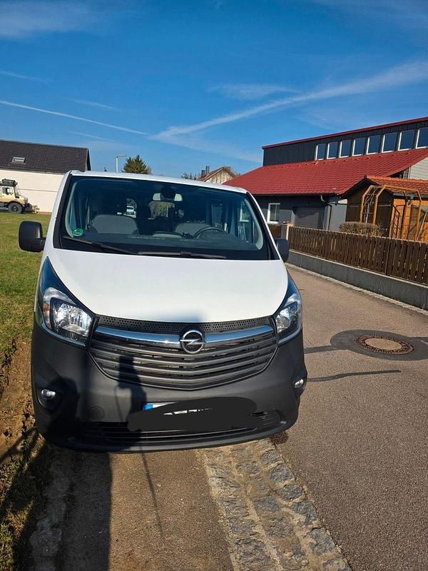 Gebraucht Opel Vivaro 121 PS (88 kW) 2018 Weiß Van / Kleinbus