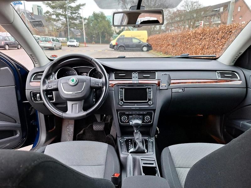 Gebraucht Skoda Superb 200 PS (147 kW) 2011 Blau Kombi