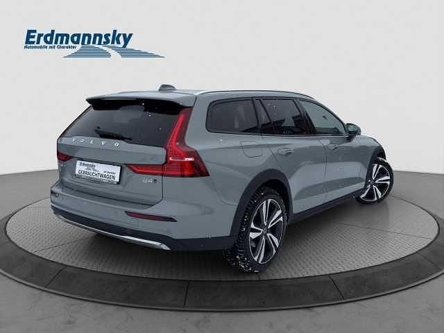 Gebraucht Volvo V60 CC 145 PS (106 kW) 2024 Kombi