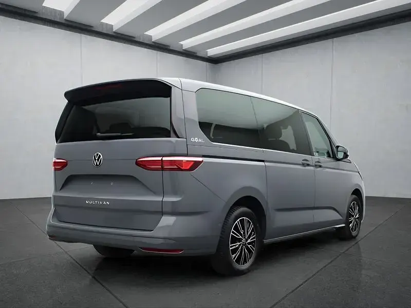 Gebraucht VW Multivan 150 PS (110 kW) 2024 Grau Van / Kleinbus