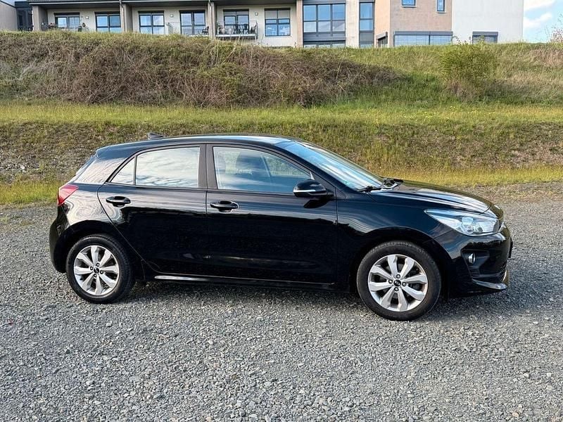 Second-hand Kia Rio Vision 101 CP (74 kW) 2021 Negru Berlinǎ