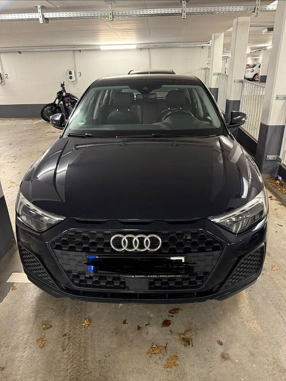 Blau Gebraucht 2018 Audi A1 Sportback Kleinwagen | 16.600 € (Fairer Preis) - Bild 1/4