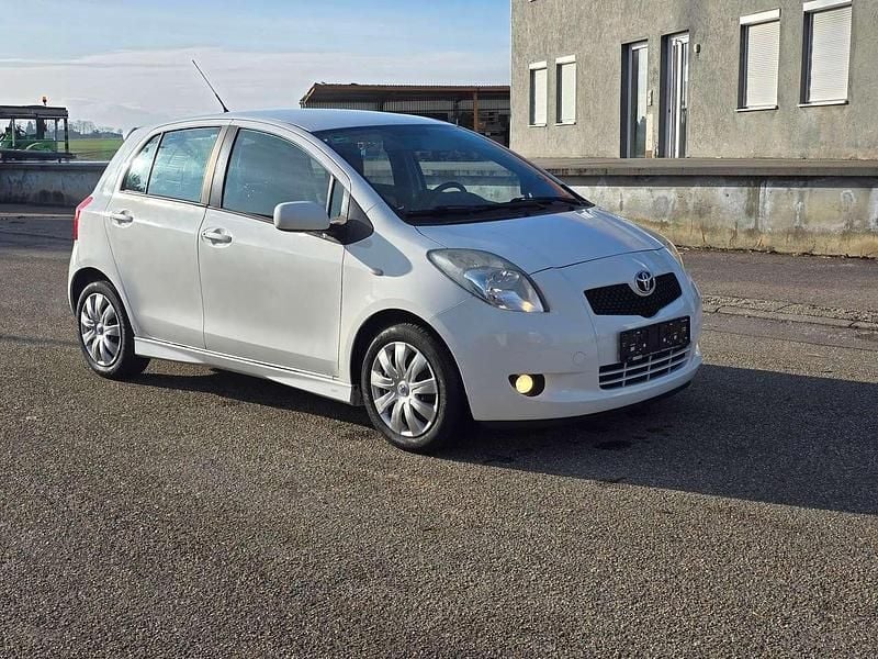 Weiß Gebraucht 2008 Toyota Yaris Sol Kleinwagen | 2.990 € (Fairer Preis) - Bild 1/4