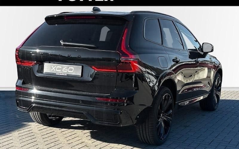 Neu Volvo XC60 Plus 250 PS (183 kW) 2025 Schwarz SUV