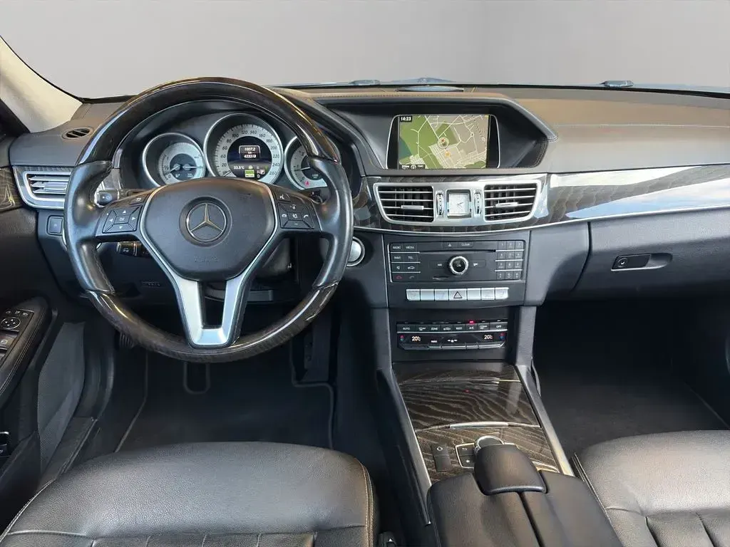 Gebraucht Mercedes E300 204 PS (150 kW) 2015 Grau Kombi