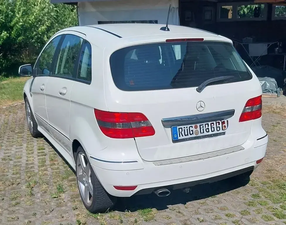Gebraucht Mercedes B200 140 PS (102 kW) 2010 Weiß Van / Kleinbus