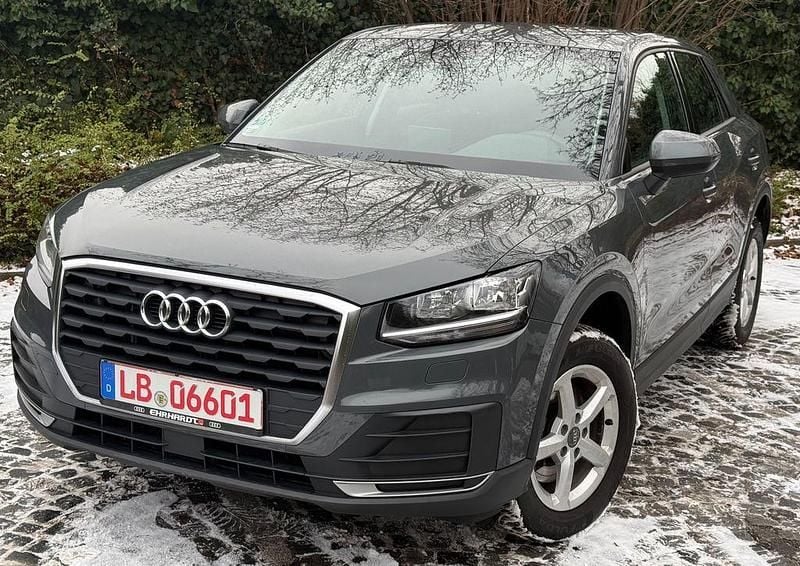 Grau Gebraucht 2017 Audi Q2 SUV | 16.650 € (Guter Preis) - Bild 1/4