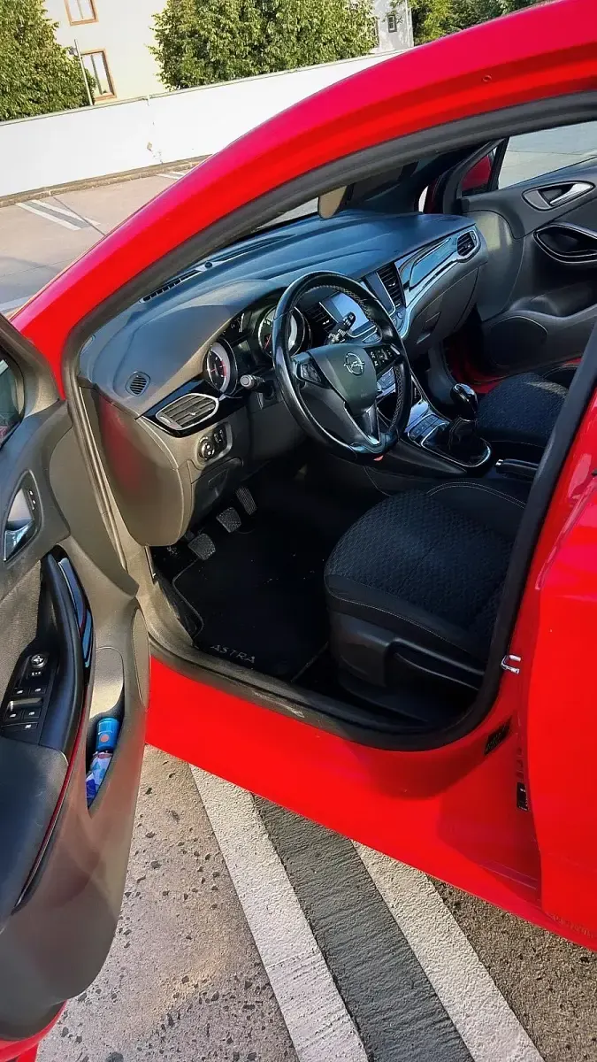 Usado Opel Astra Innovation 150 CV (110 kW) 2017 Rojo Berlina