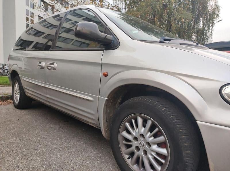 Grau Gebraucht 2004 Chrysler Voyager Van / Kleinbus | 1.550 € (Superpreis) - Bild 1/4