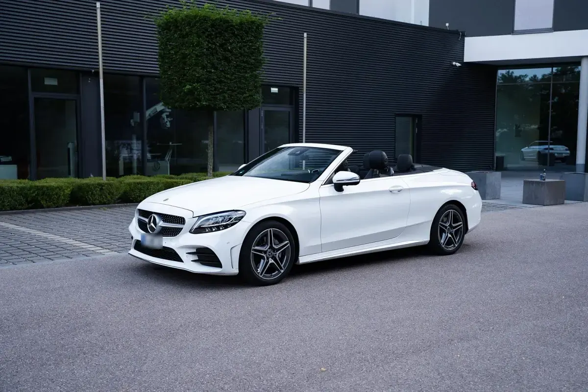 Gebraucht Mercedes C220 194 PS (142 kW) 2019 Weiß Cabrio