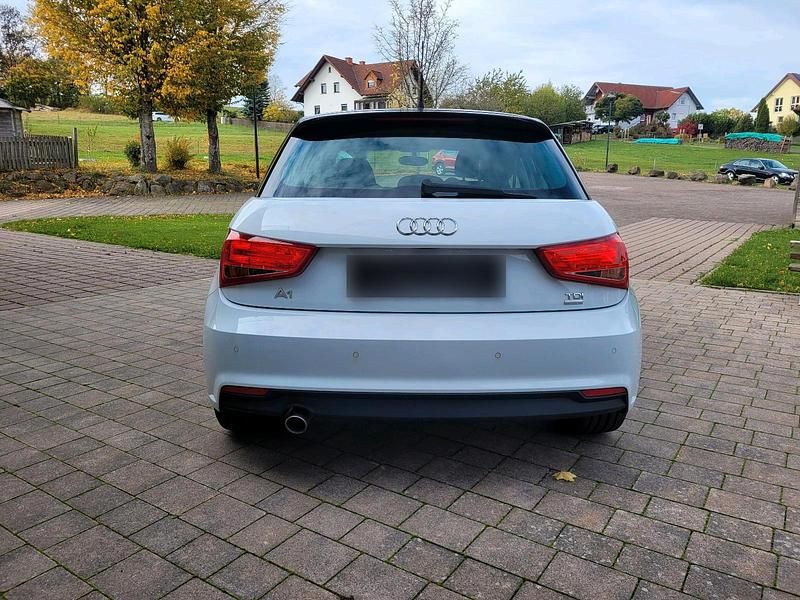 Gebraucht Audi A1 Sportback 90 PS (66 kW) 2015 Weiß Kleinwagen