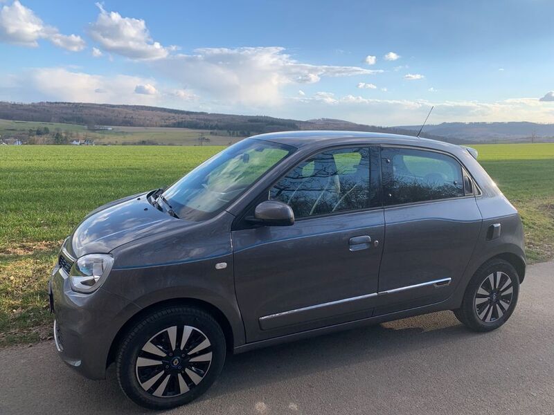 Grau Gebraucht 2022 Renault Twingo Intens Kleinwagen | 10.000 € (Superpreis) - Bild 1/4
