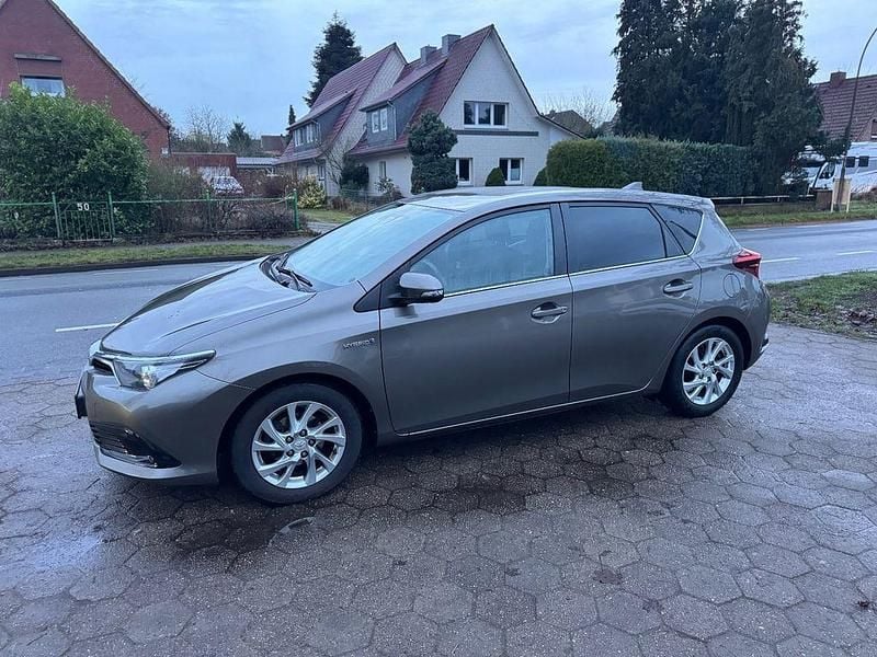 Braun Gebraucht 2016 Toyota Auris Hybrid Limousine | 10.300 € (Superpreis) - Bild 1/4