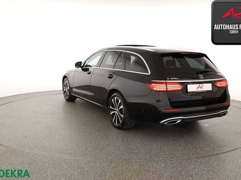 Gebraucht Mercedes E300 Avantgarde 320 PS (235 kW) 2022 Schwarz Limousine