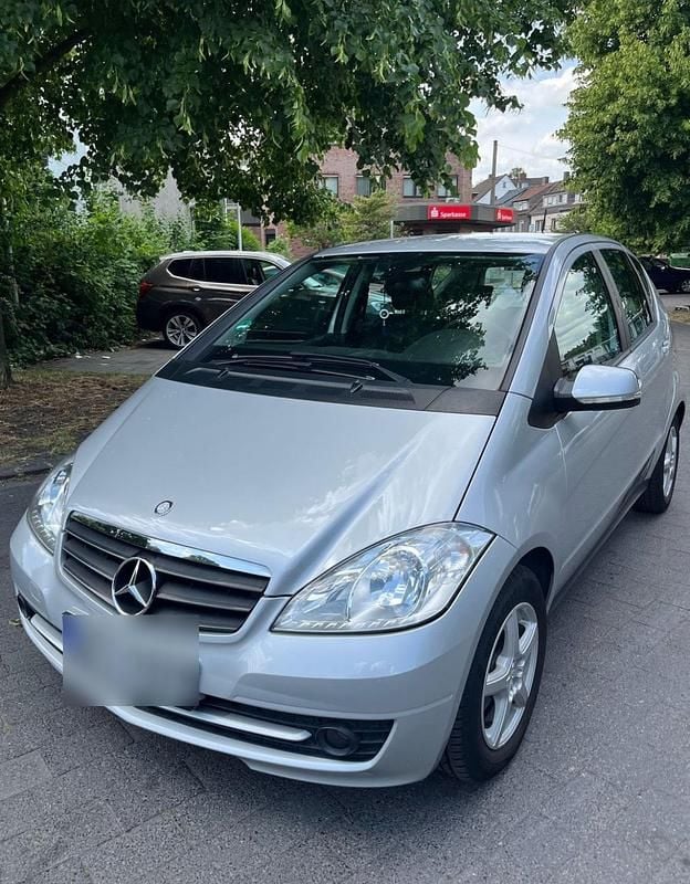Grau Gebraucht 2011 Mercedes A160 Kombi | 6.500 € - Bild 1/4
