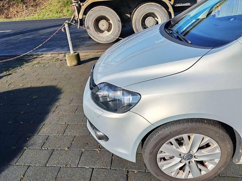 Gebraucht VW Golf VII Life 122 PS (89 kW) 2013 Silver leaf metallic Limousine