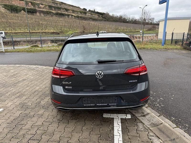 Gebraucht VW Golf VII Comfortline 131 PS (96 kW) 2019 Grau Limousine