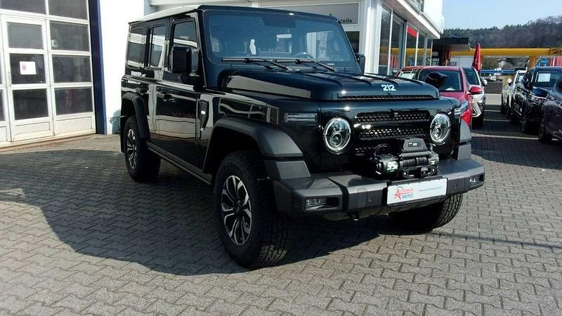 Neu BAW 212 166 PS (122 kW) 2026 Schwarz SUV