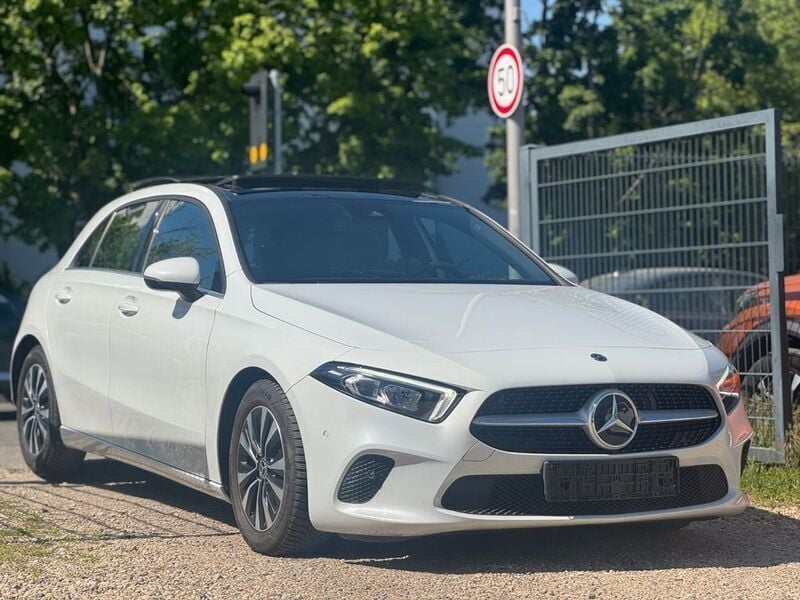 Weiß Gebraucht 2019 Mercedes A180 Limousine | 20.500 € (Superpreis) - Bild 1/4