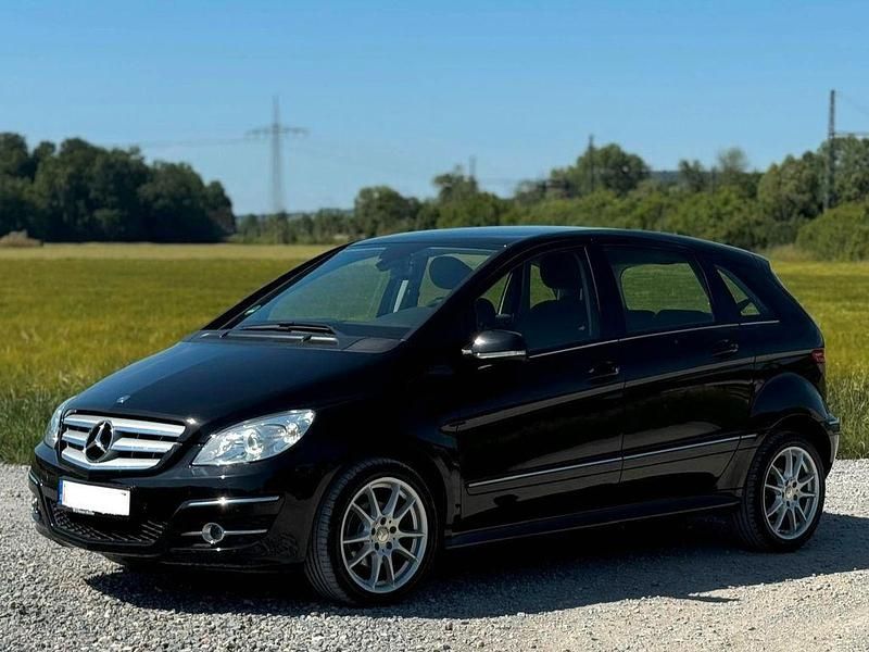 Schwarz Gebraucht 2009 Mercedes B170 Van / Kleinbus | 5.390 € (Fairer Preis) - Bild 1/4