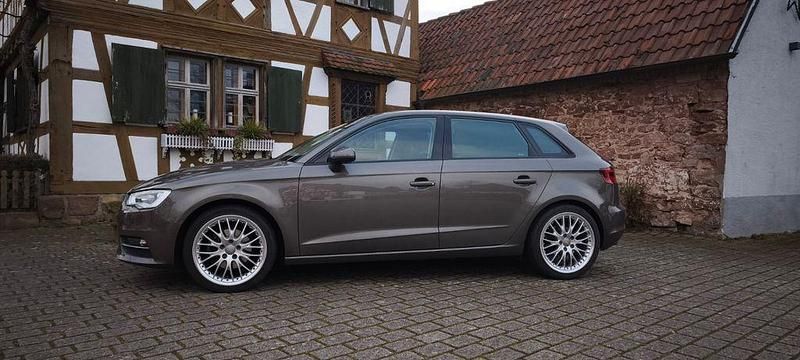 Gebraucht Audi A3 Ambiente 150 PS (110 kW) 2015 Grau Limousine