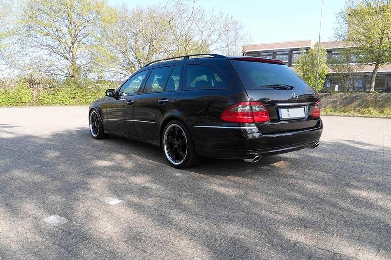 Gebraucht Mercedes E200 Elegance 184 PS (135 kW) 2007 Schwarz Limousine